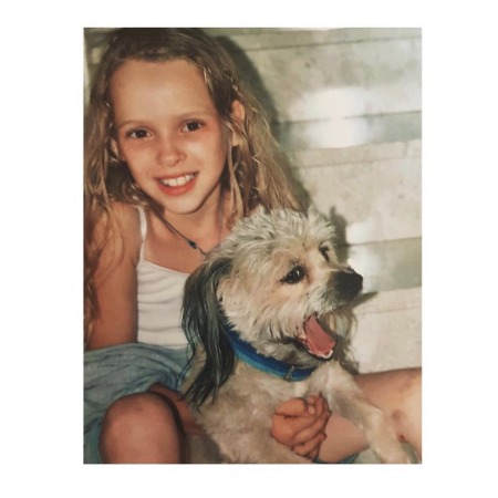 Shira Haas's old photo when she was 7 years old.